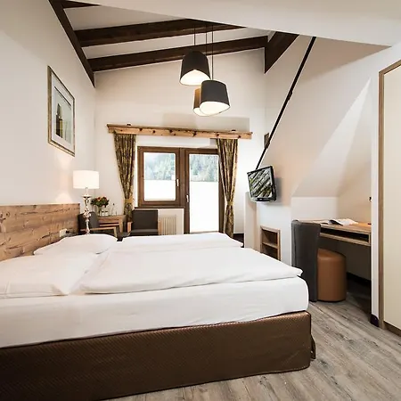 Hotell & Tiroler Buam Saalbach-Hinterglemm